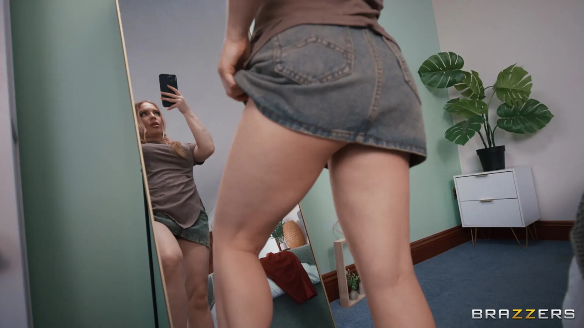 Alessandra Jane - Unbox The Cocks! | Picture (1)