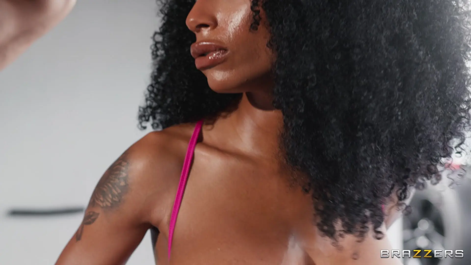 Sarai Minx - Corre, entra en esta milf | Picture (12)