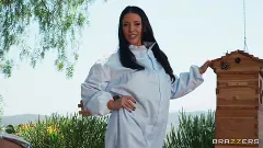 Angela White - BuZZed And Boned | Picture (4)