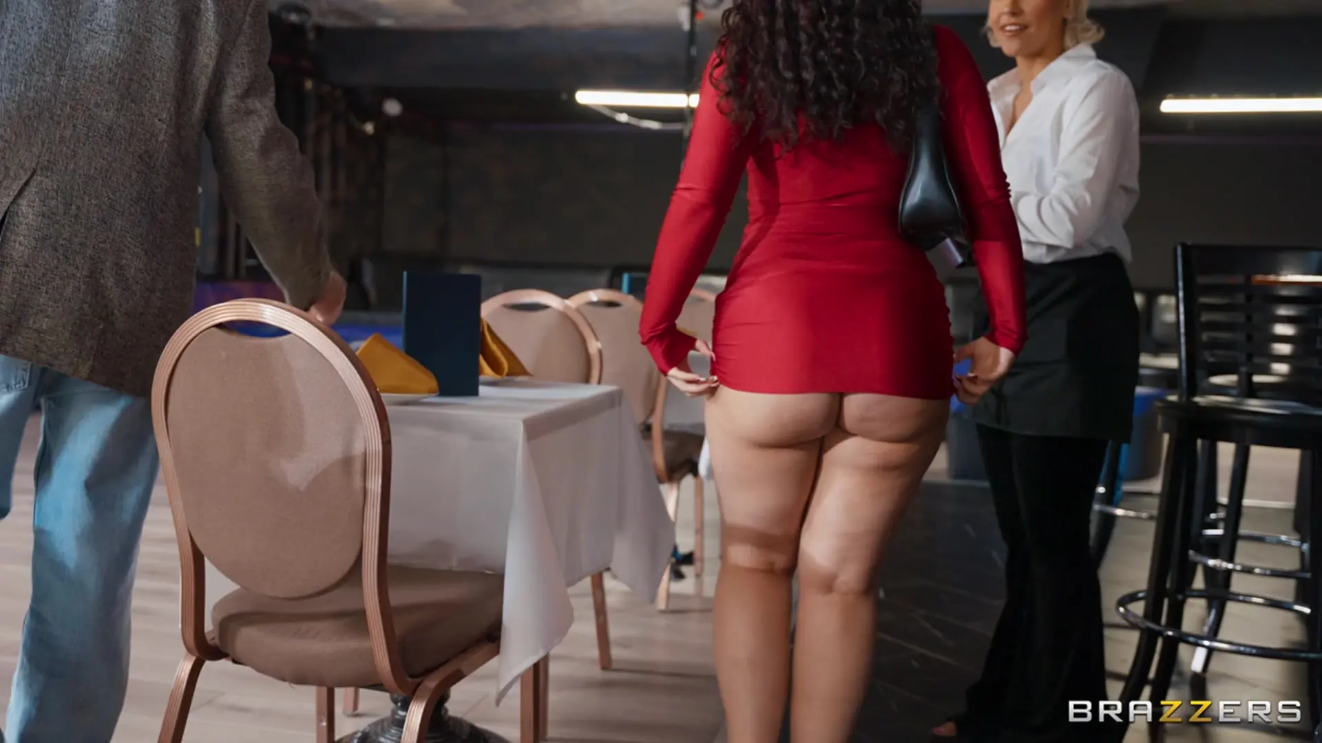 Archer Ali - ¡Adivina quién está haciendo el en la cena! | Picture (1)