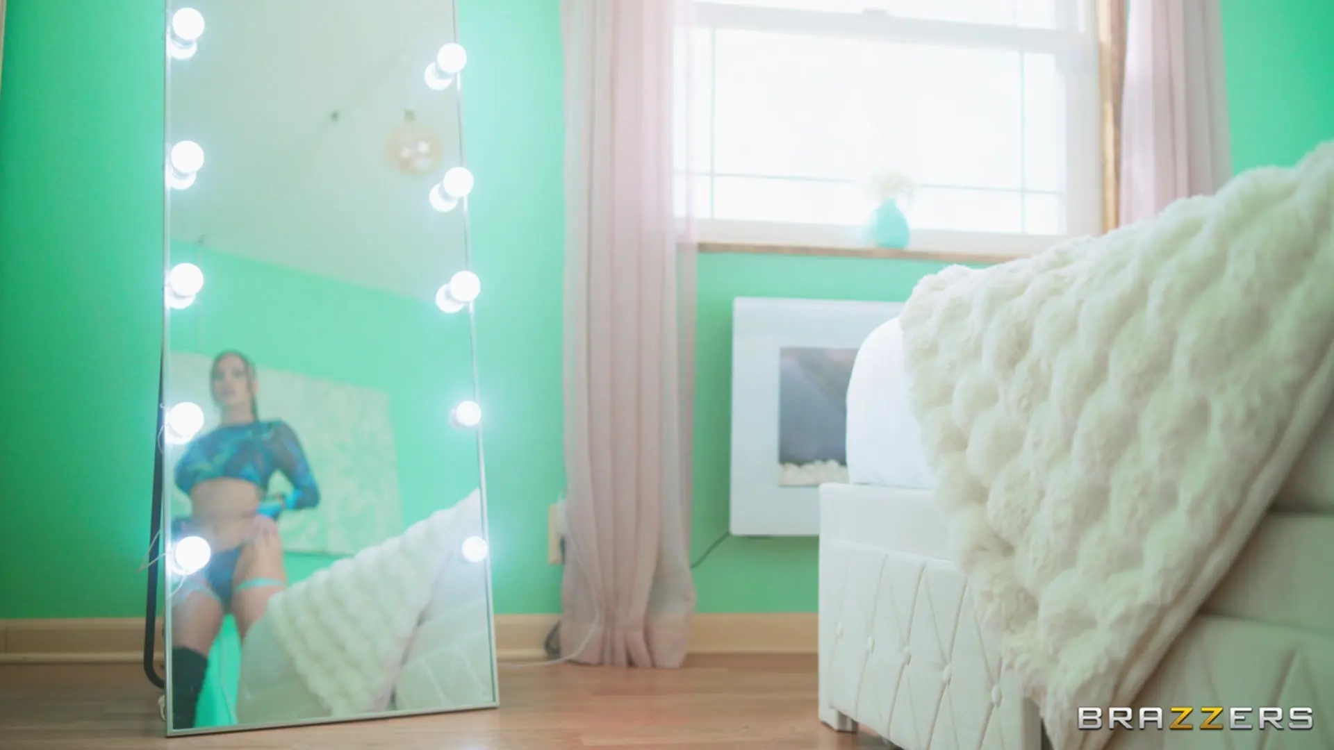 Aviana Violet - Aviana apuesta por el grosor | Picture (1)