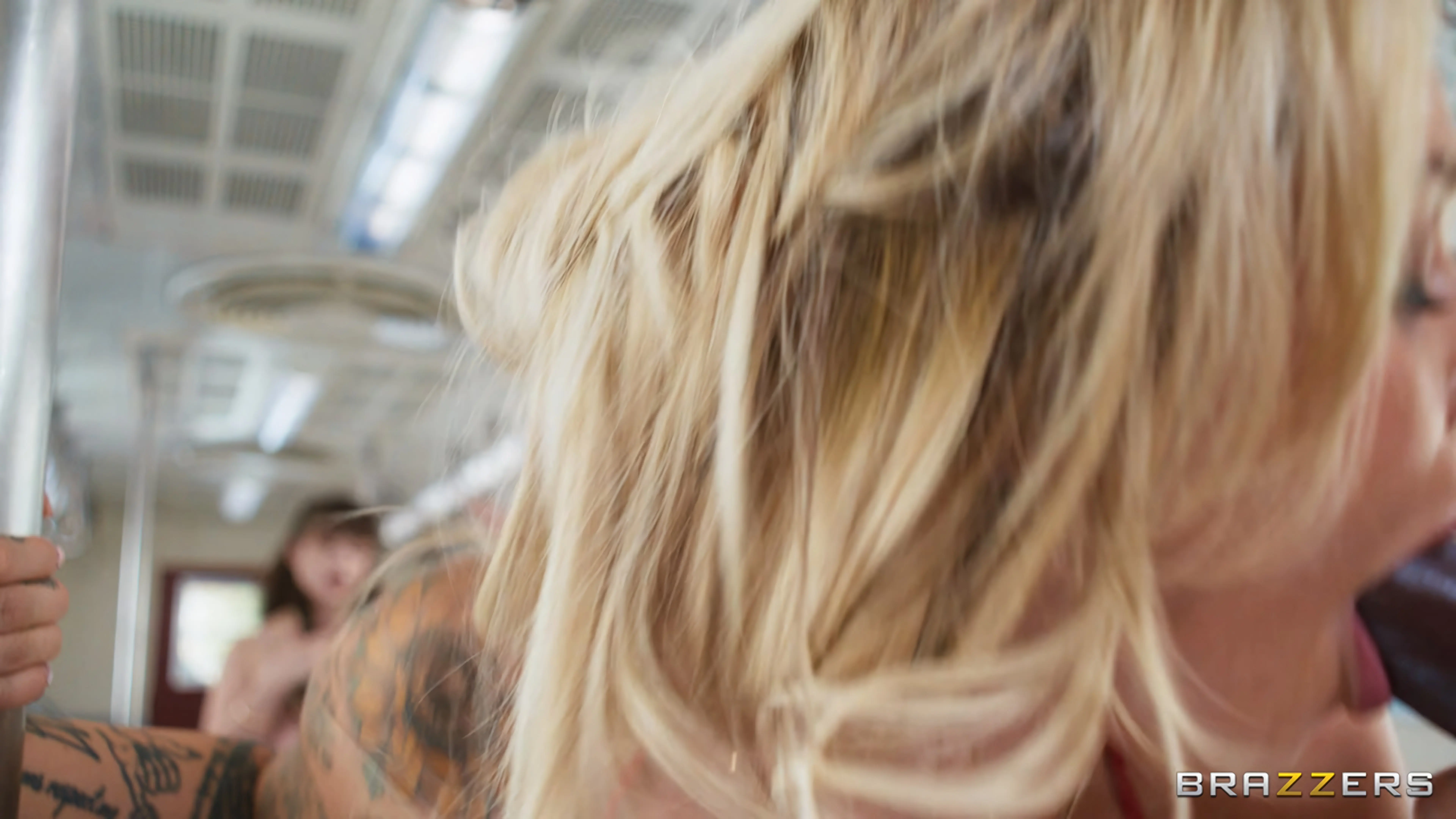 Kali Roses - Kali Rides The Subway! | Picture (24)