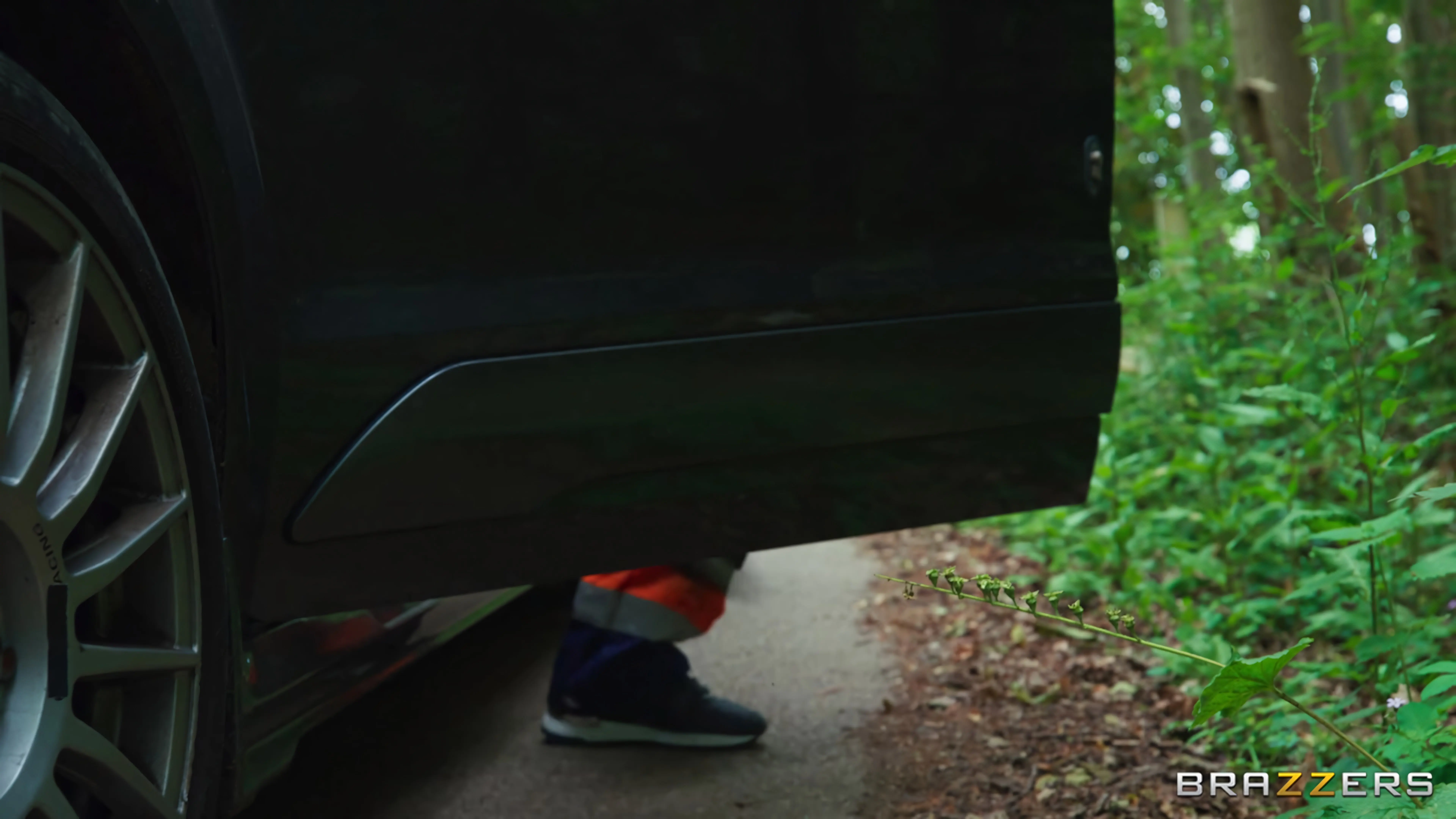 Kylie Jones - Fix My Car and Fix My Pussy | Picture (4)
