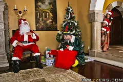 Mindy Main - A very Brazzers Christmas | Picture (6)