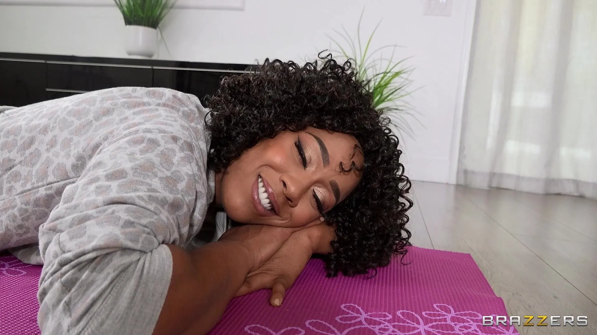 Misty Stone - Entrenamiento caliente con un final de polla | Picture (2)