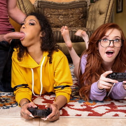 Gamer Girl Threesome Action