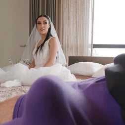 Runaway Bride Needs Dick