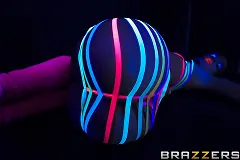 Jada Stevens - Blacklight Booty | Picture (6)